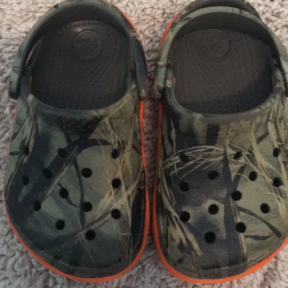 6/7T Camo Crocs